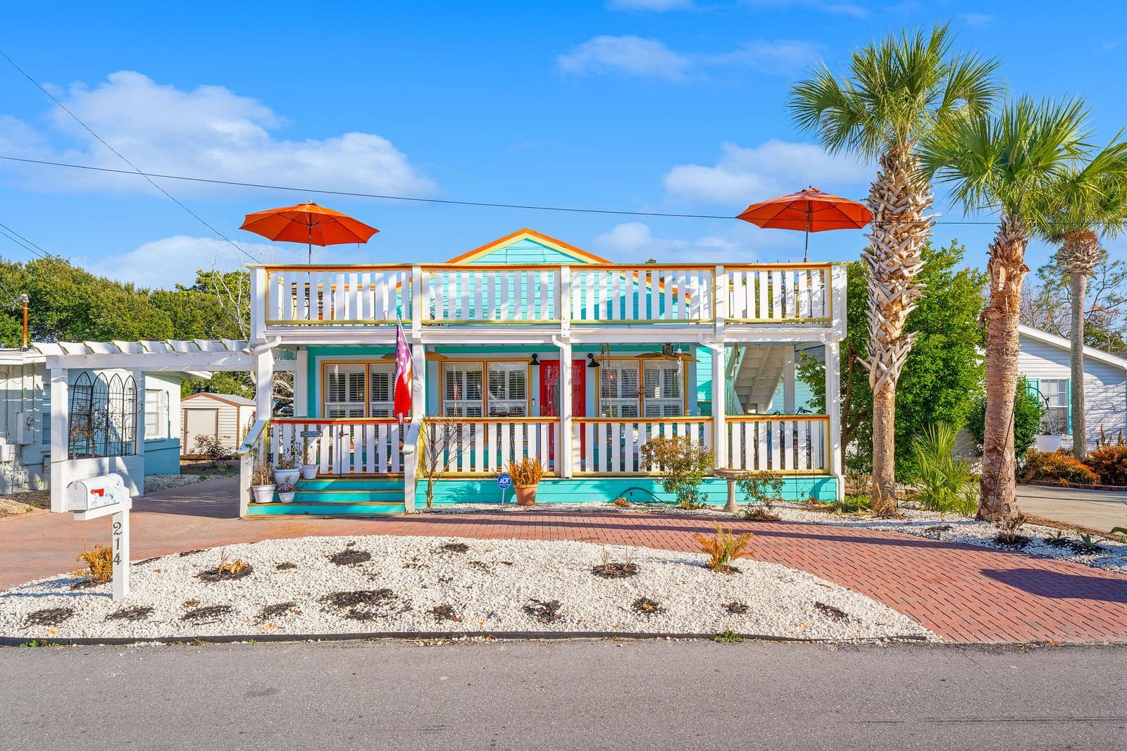 Aqua-Bleu Butterfly Cottage exterior